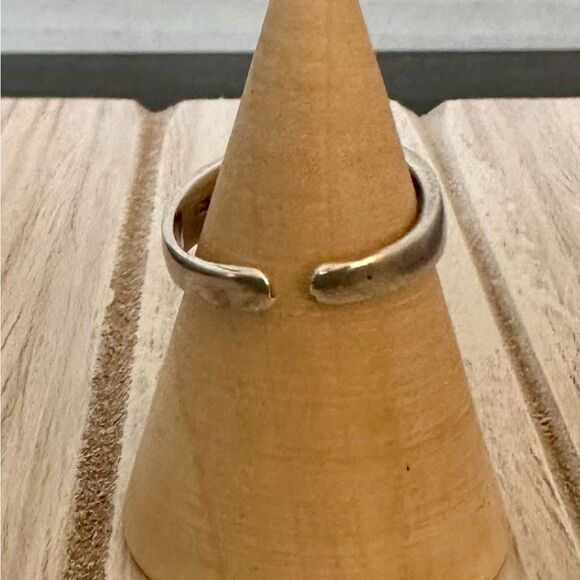 Sterling silver sun stamped toe or knuckle ring - Picture 4 of 4